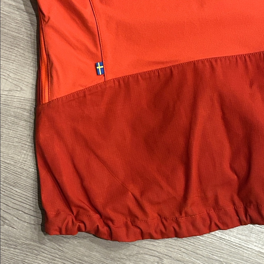 FJALL RAVEN
Abisko Lite Trekking Jacket W
Cabin Red-Rowan Red - Picture 13 of 13